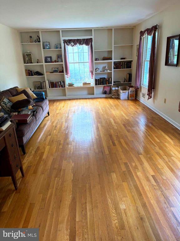 283 OAK COURT