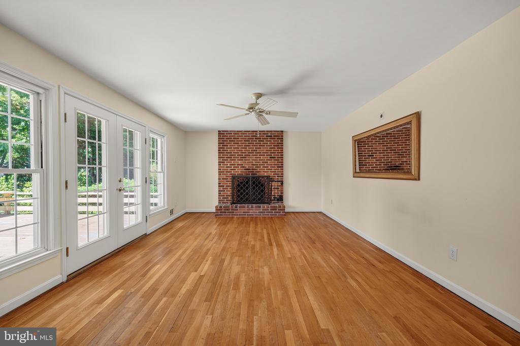 283 OAK COURT