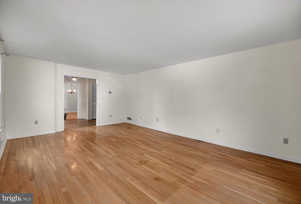 283 OAK COURT