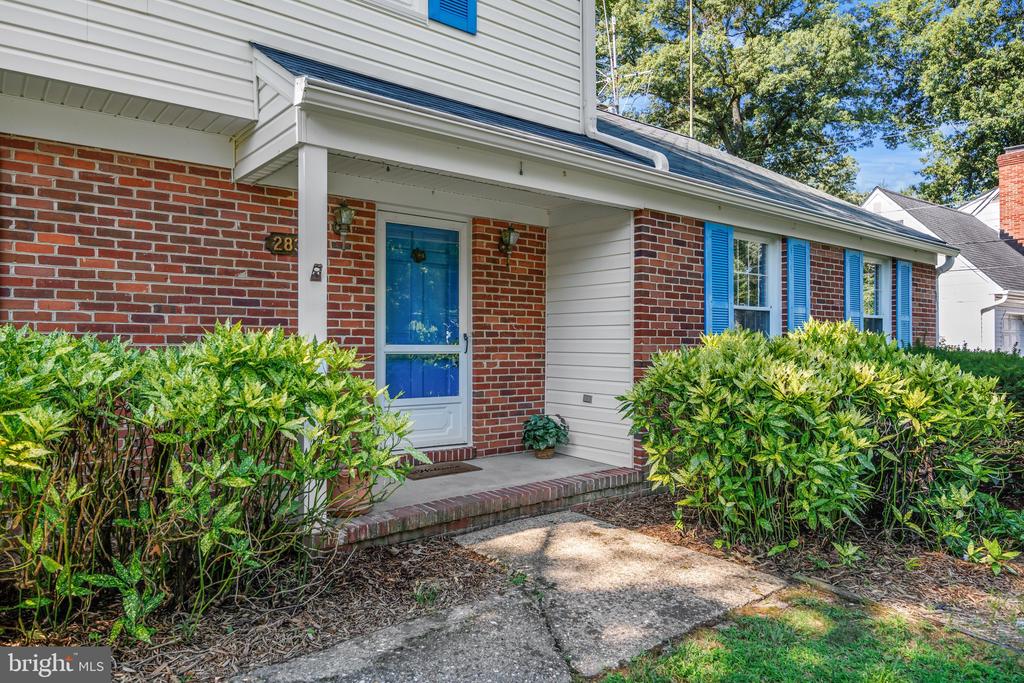 283 OAK COURT