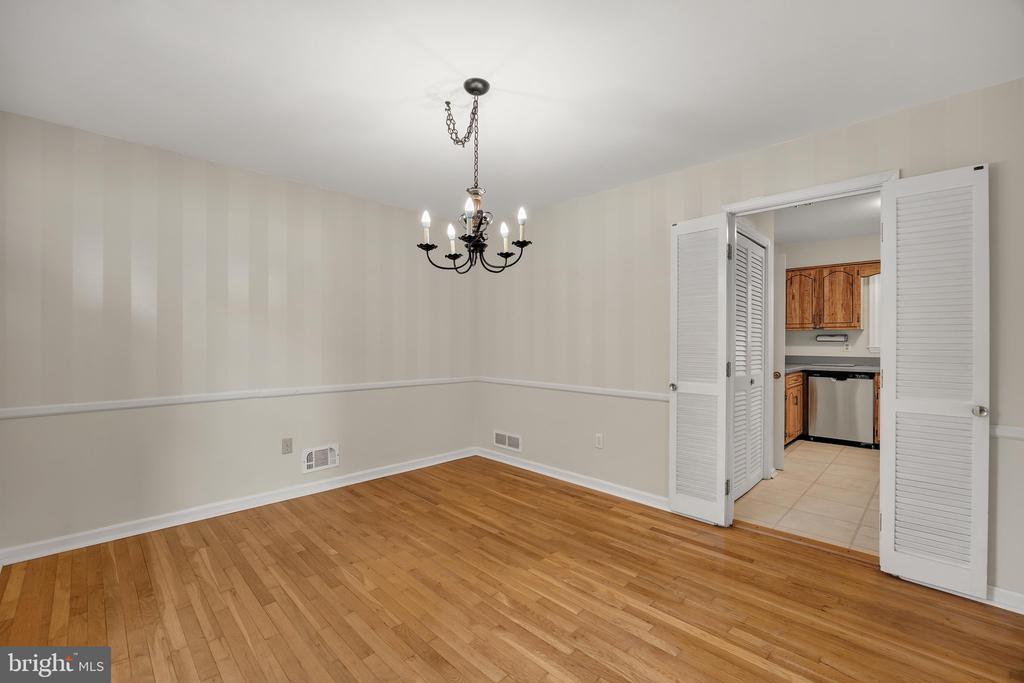283 OAK COURT