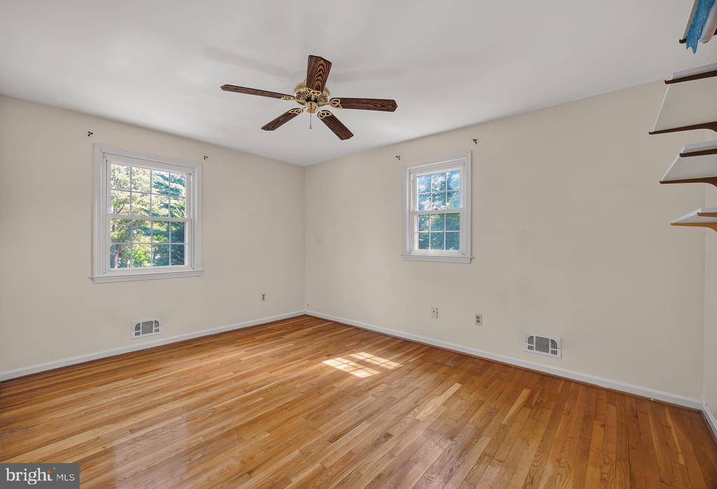 283 OAK COURT