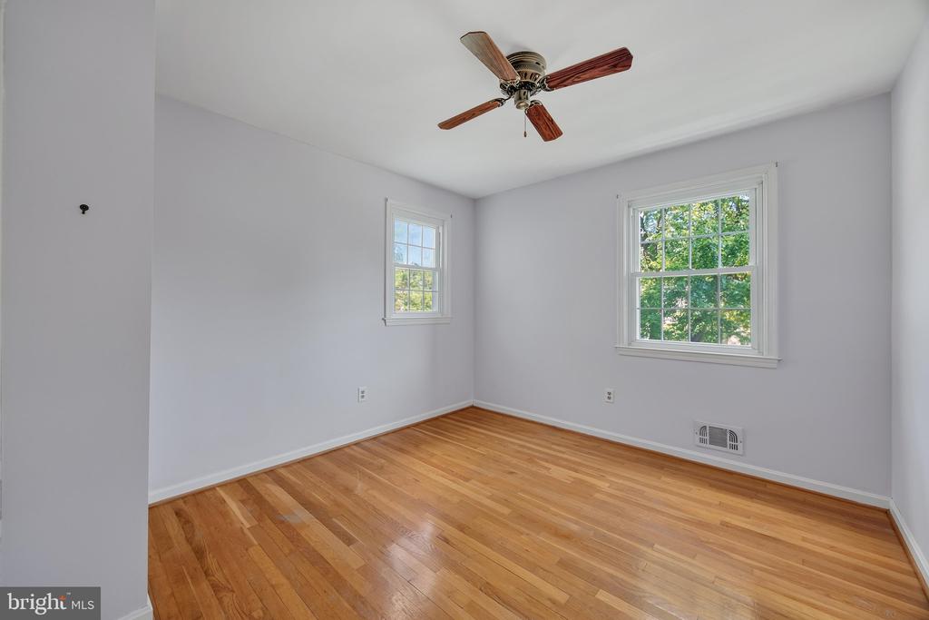 283 OAK COURT