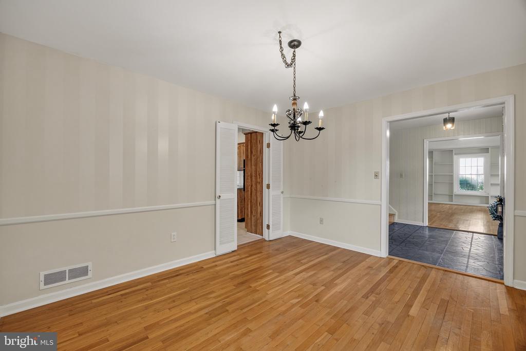 283 OAK COURT