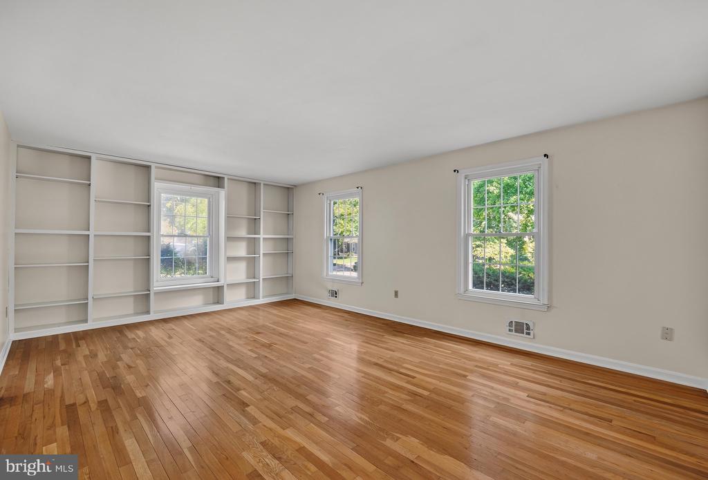283 OAK COURT