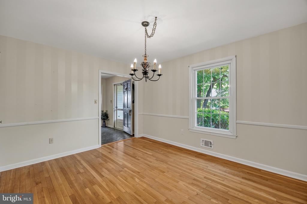 283 OAK COURT