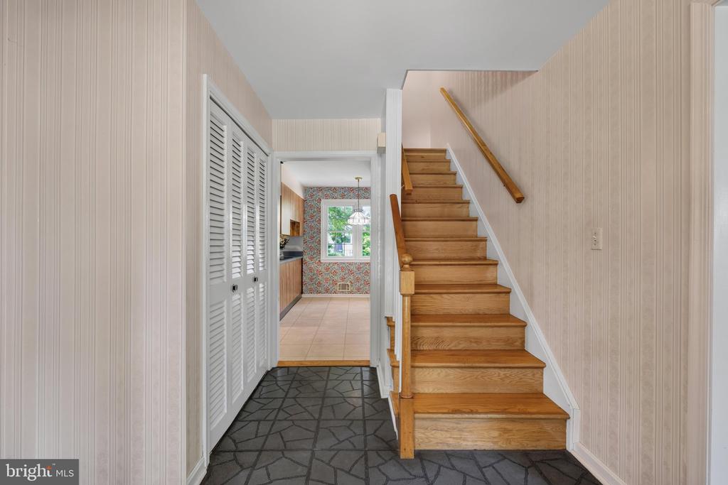 283 OAK COURT