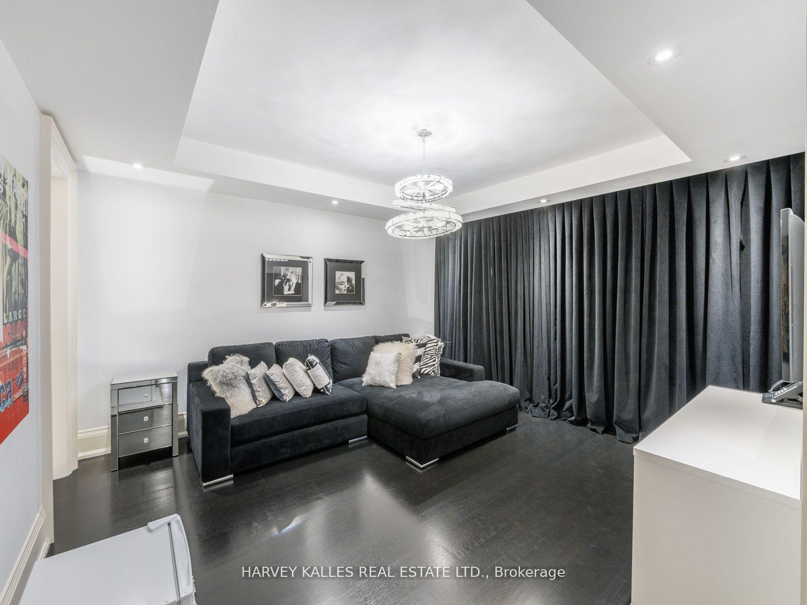 327 Cortleigh Boulevard, Toronto