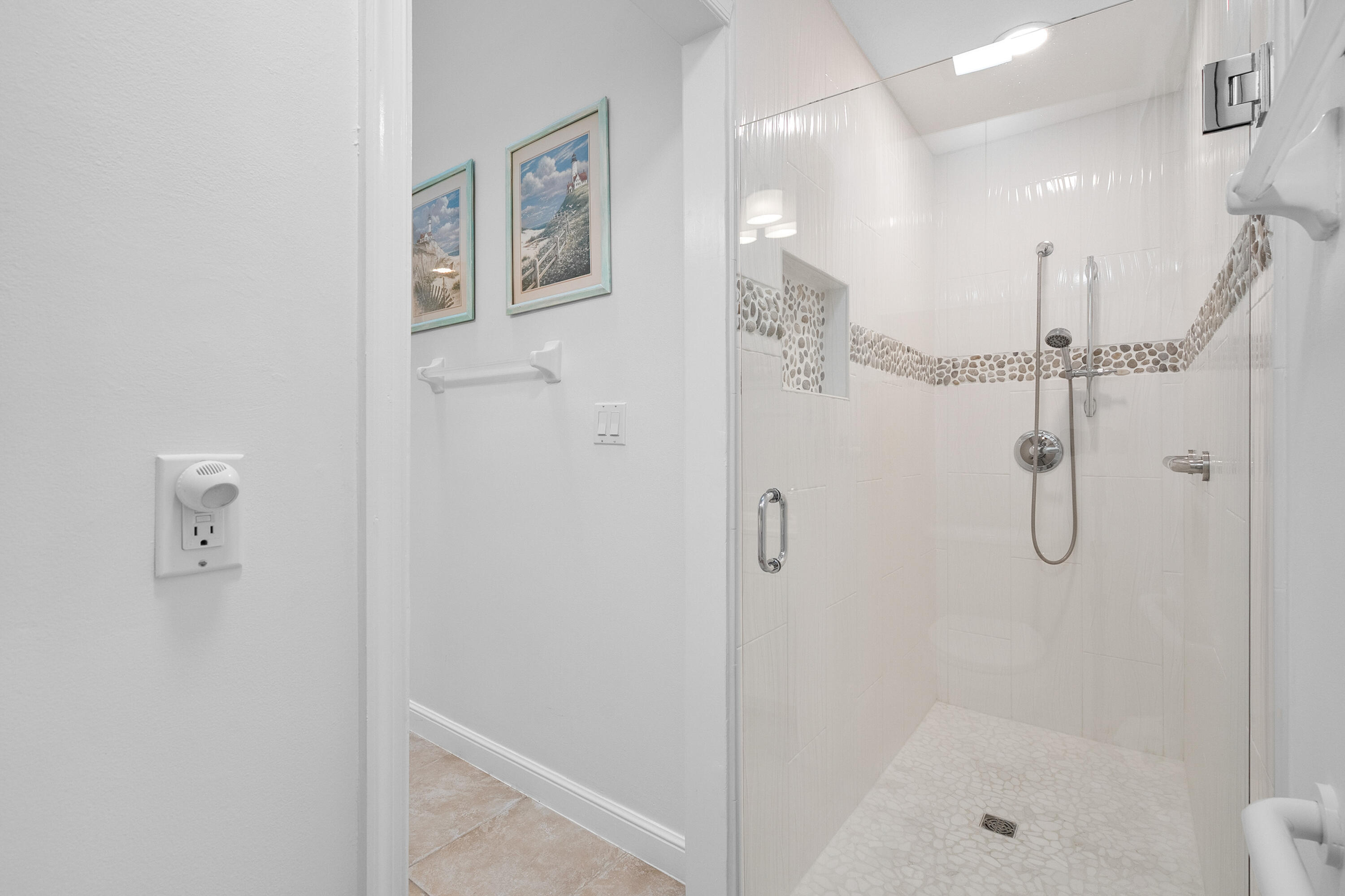 3339 NE Luna Terrace