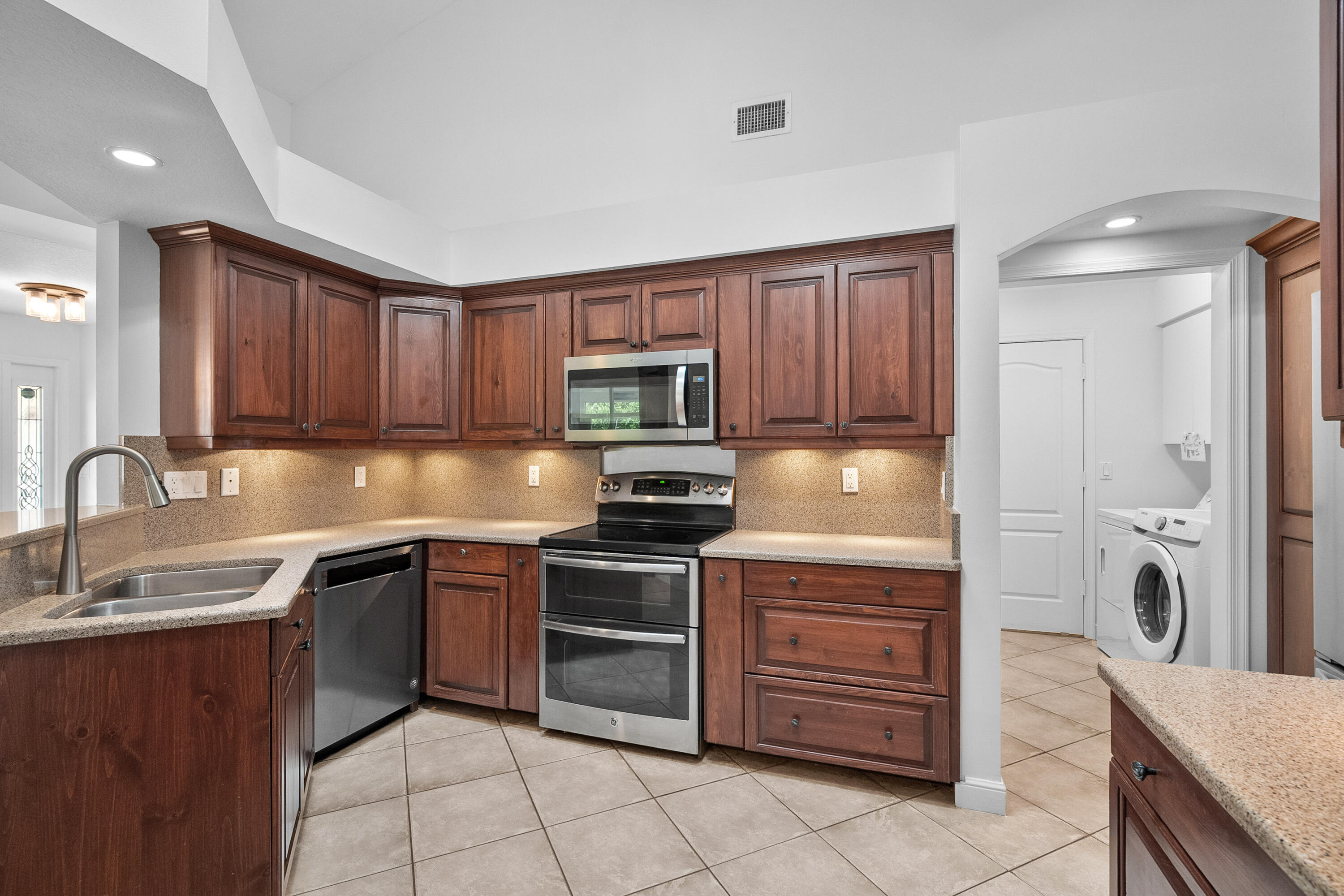 3339 NE Luna Terrace