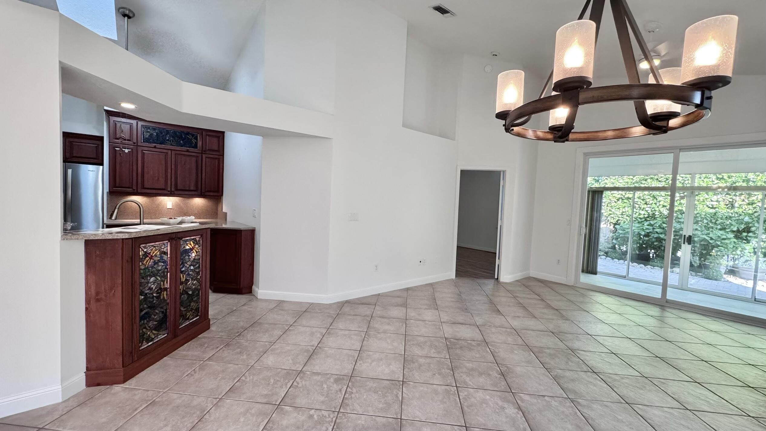 3339 NE Luna Terrace