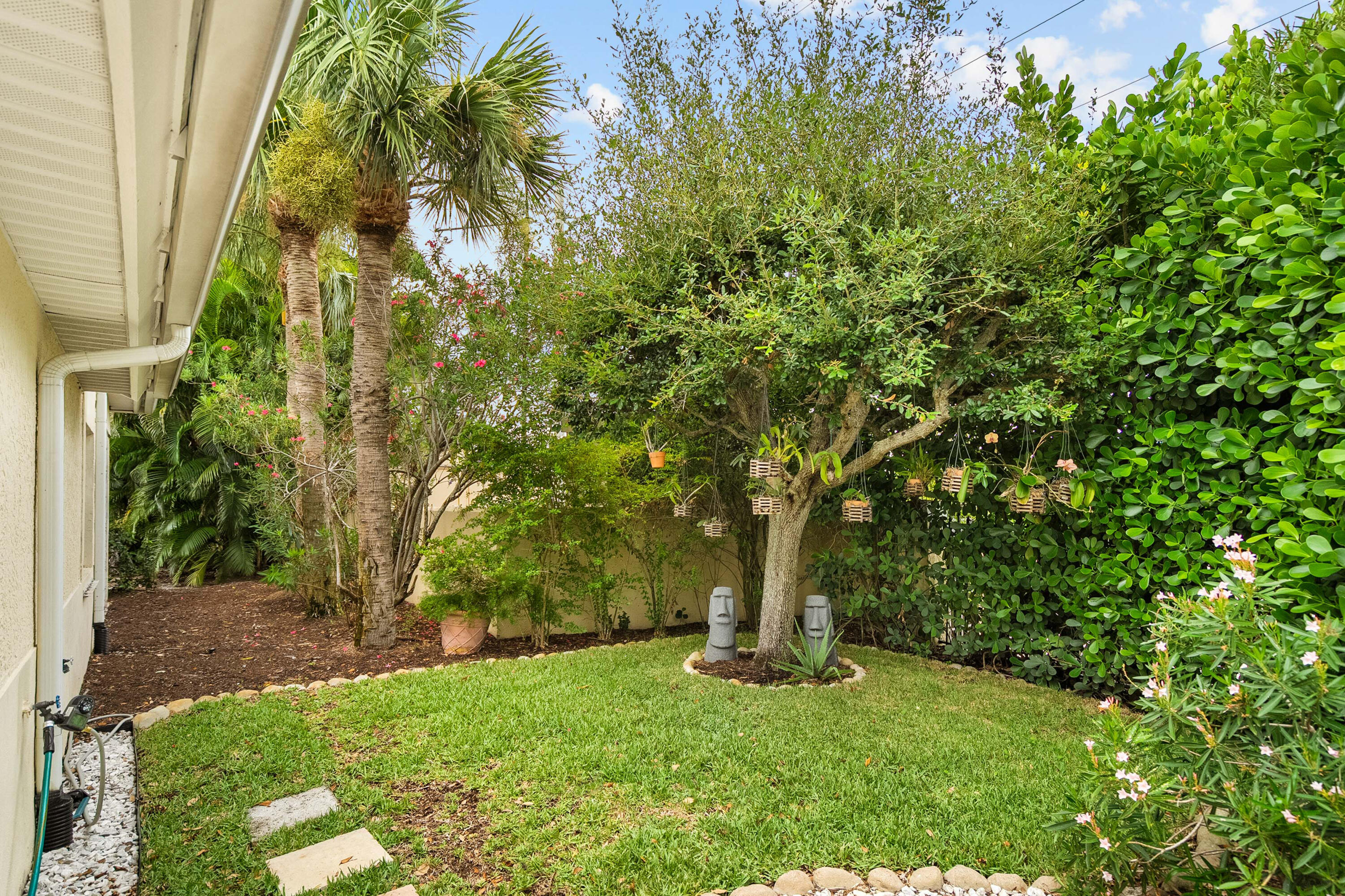 3339 NE Luna Terrace