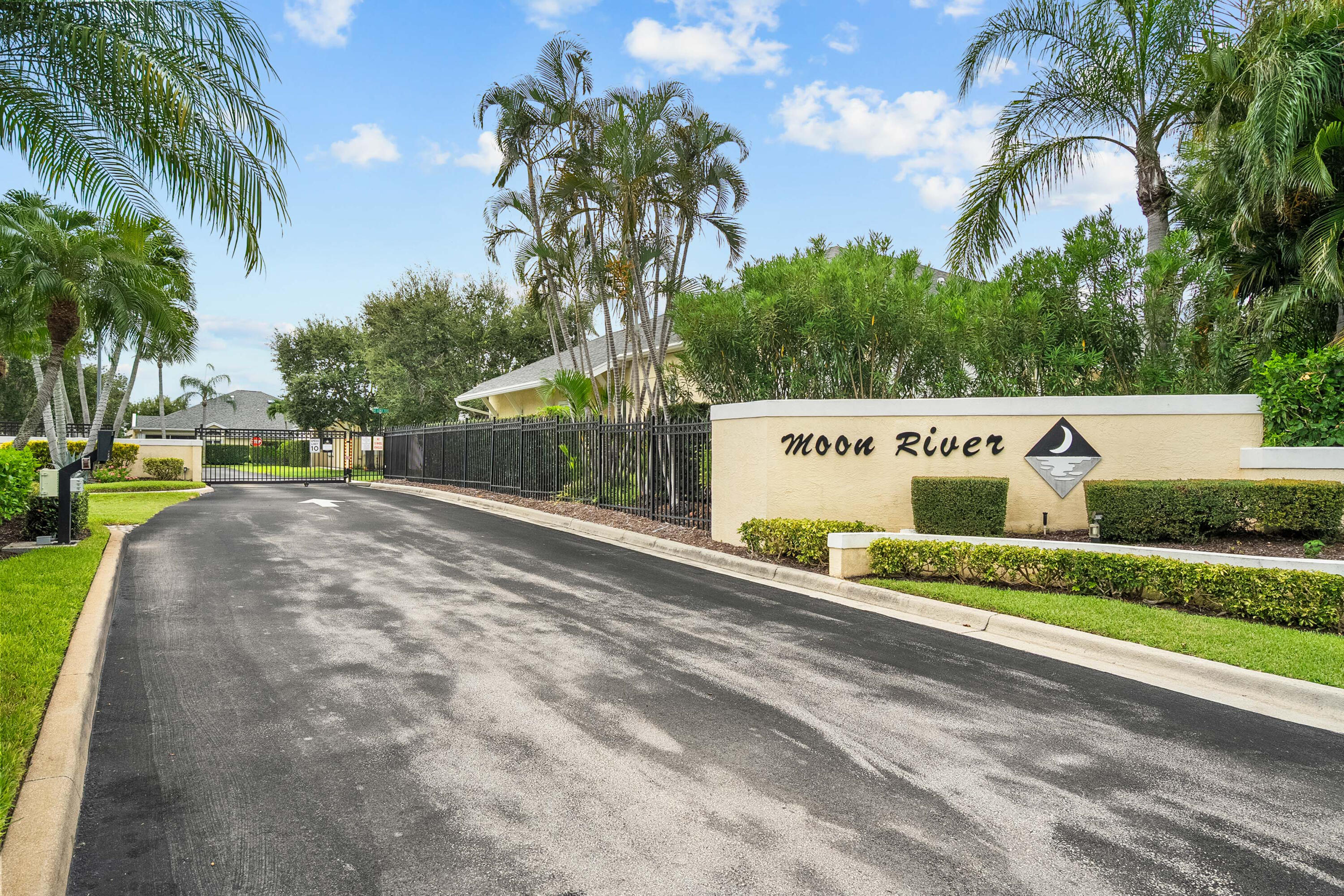 3339 NE Luna Terrace