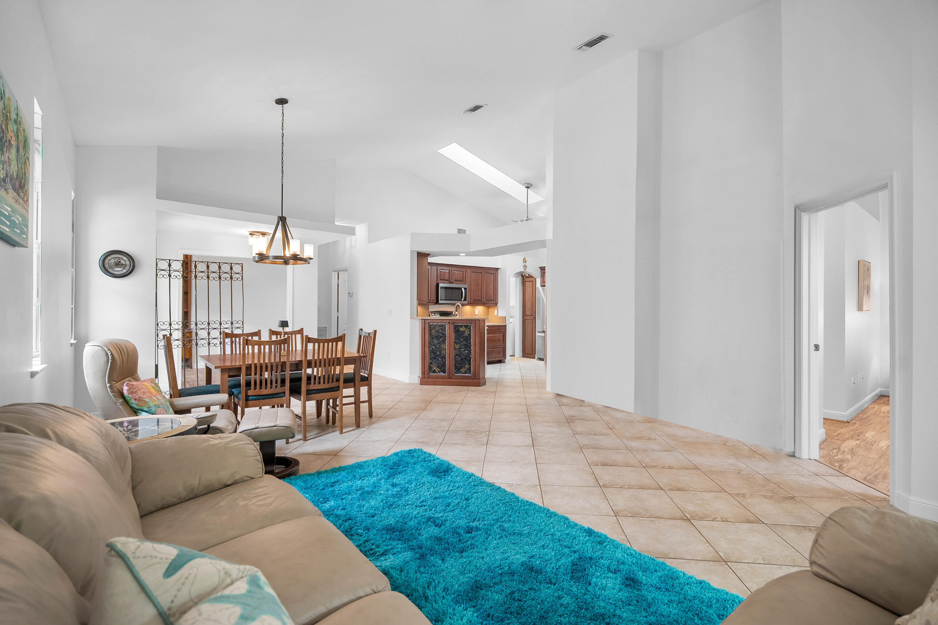 3339 NE Luna Terrace