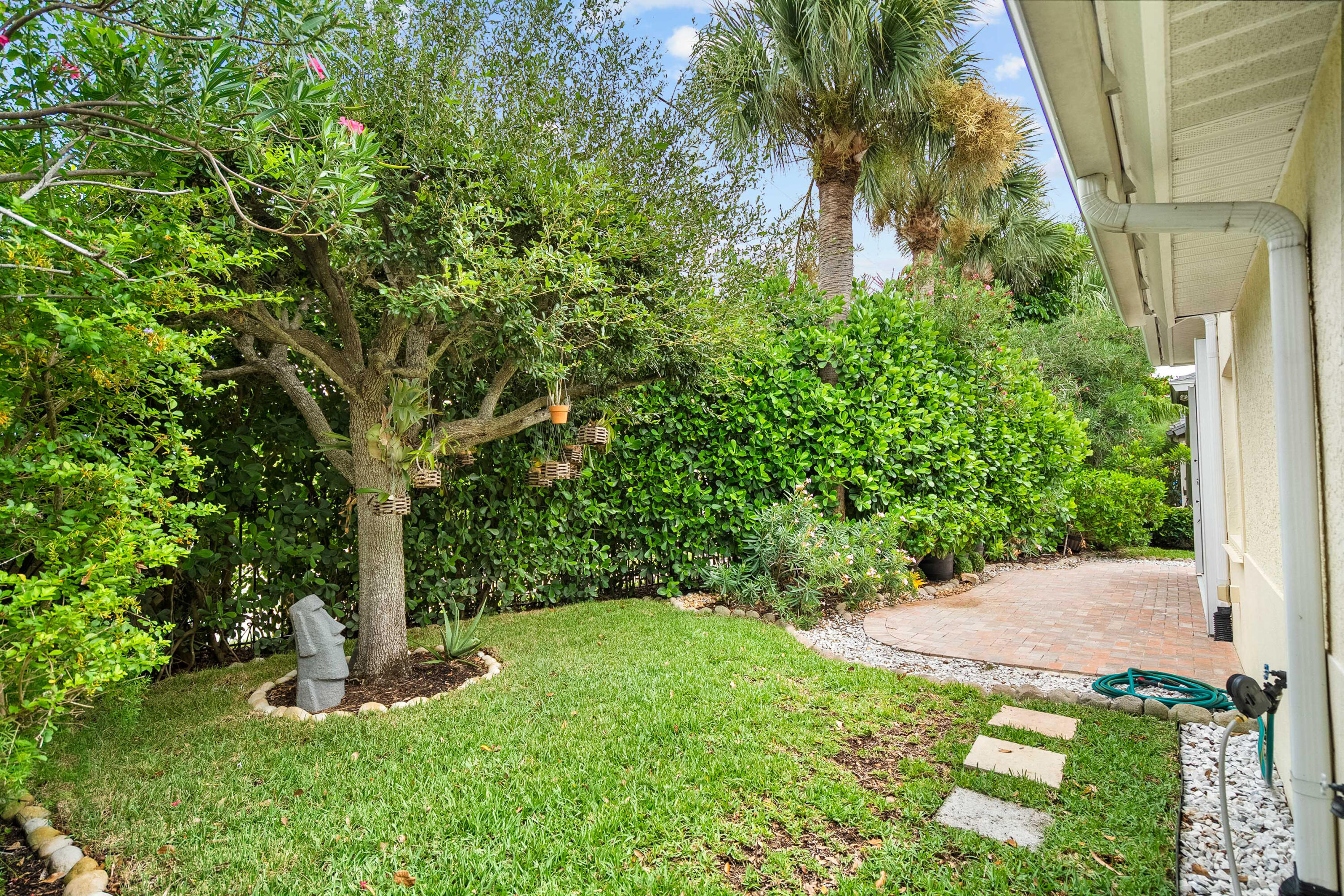 3339 NE Luna Terrace