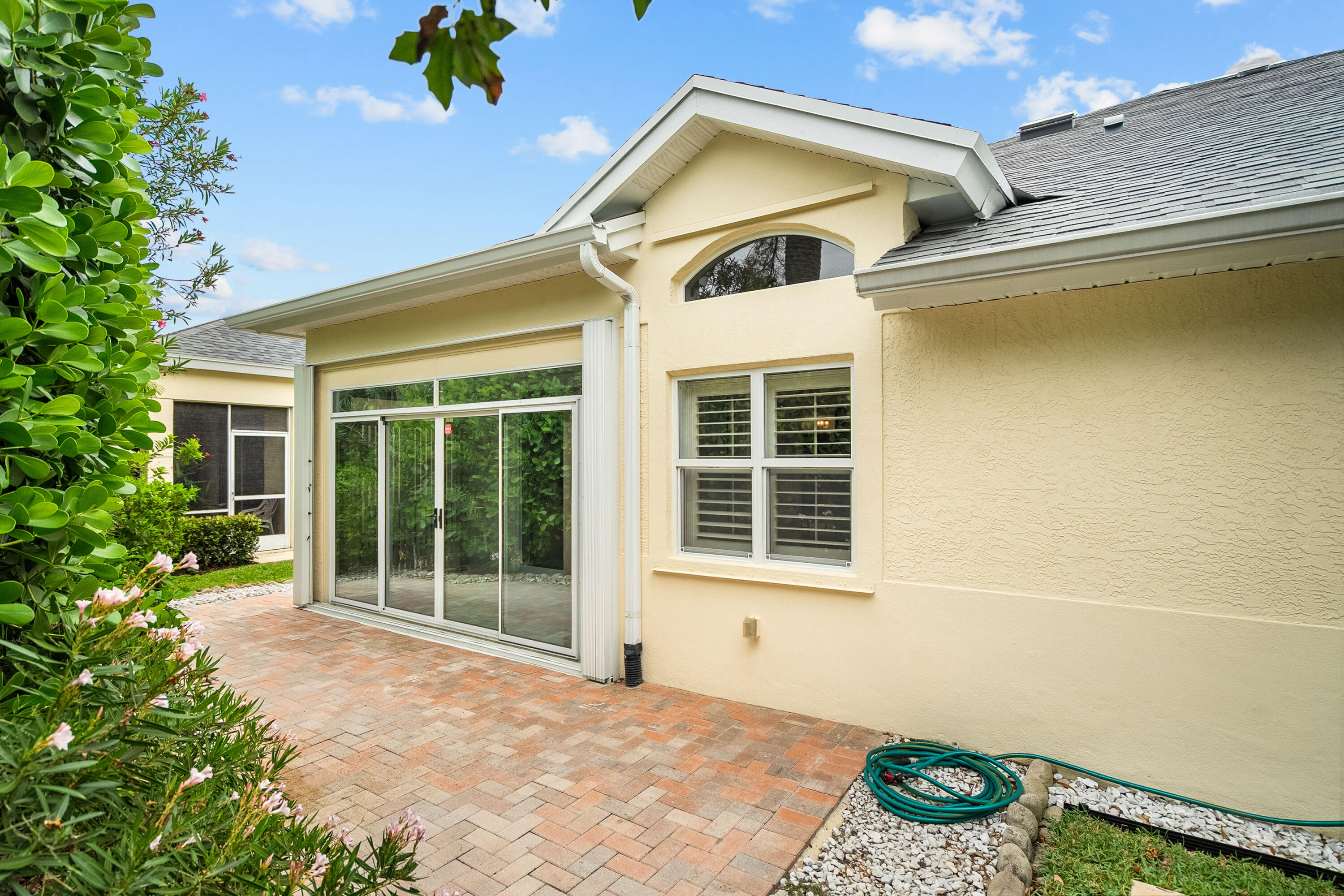 3339 NE Luna Terrace