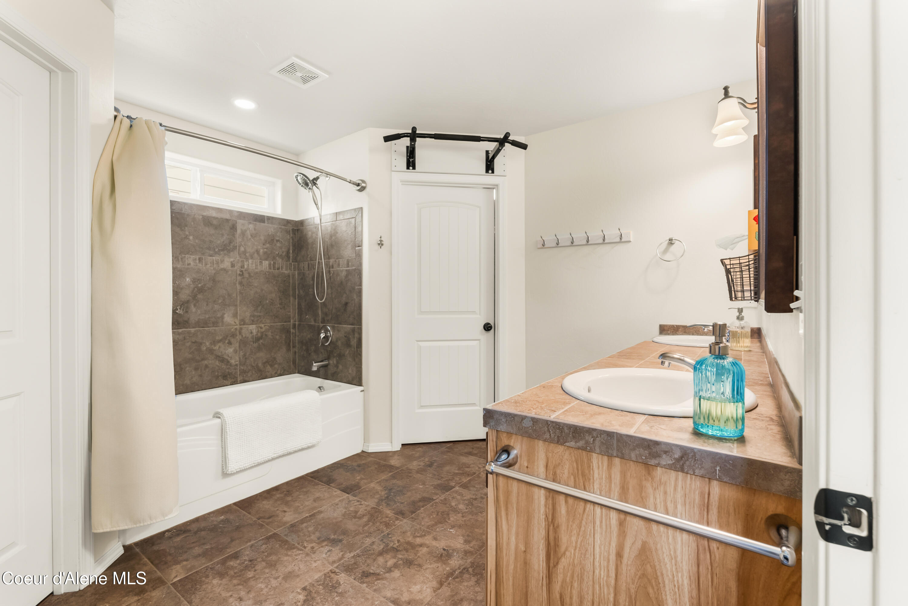 1105 Honeysuckle Ave