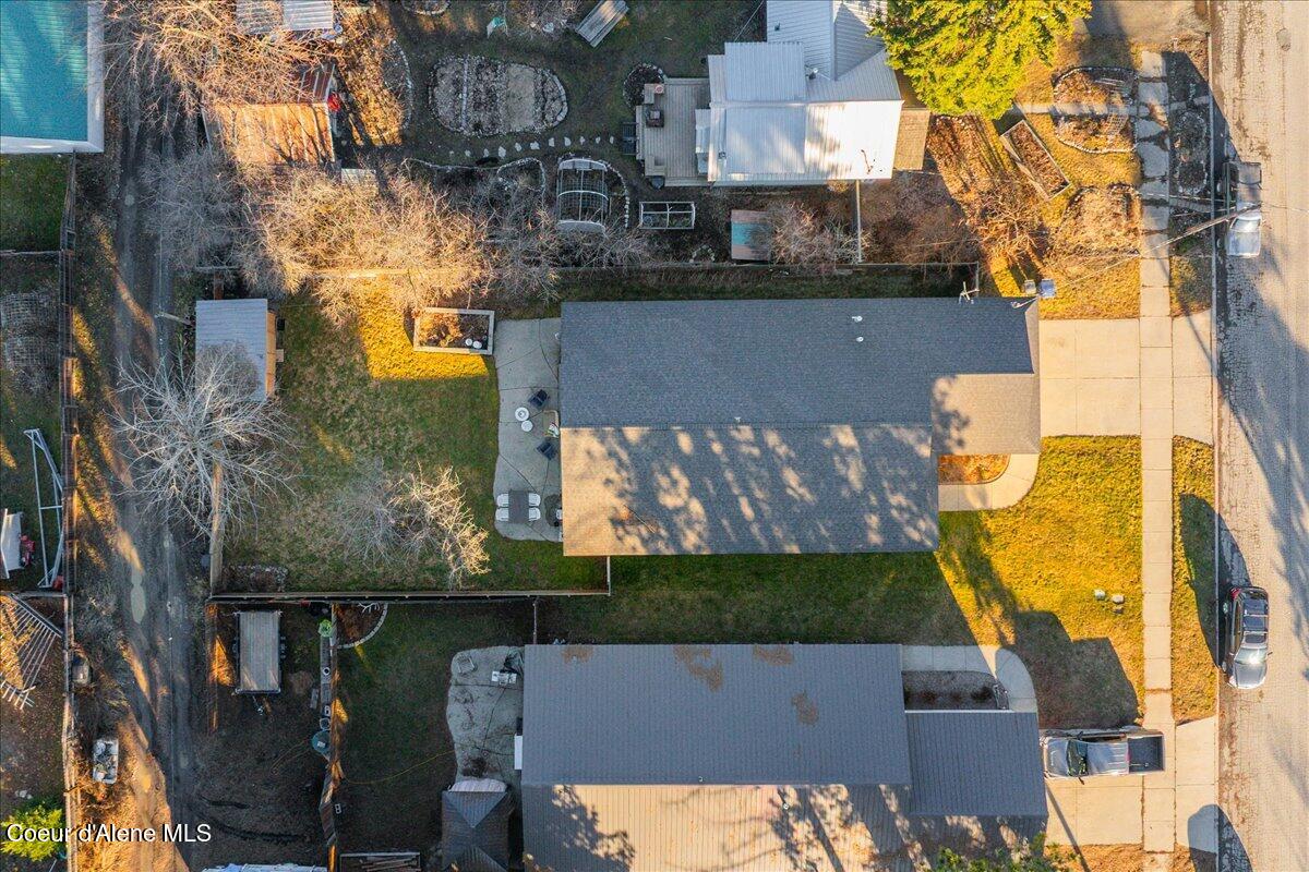 916 W Lake Street