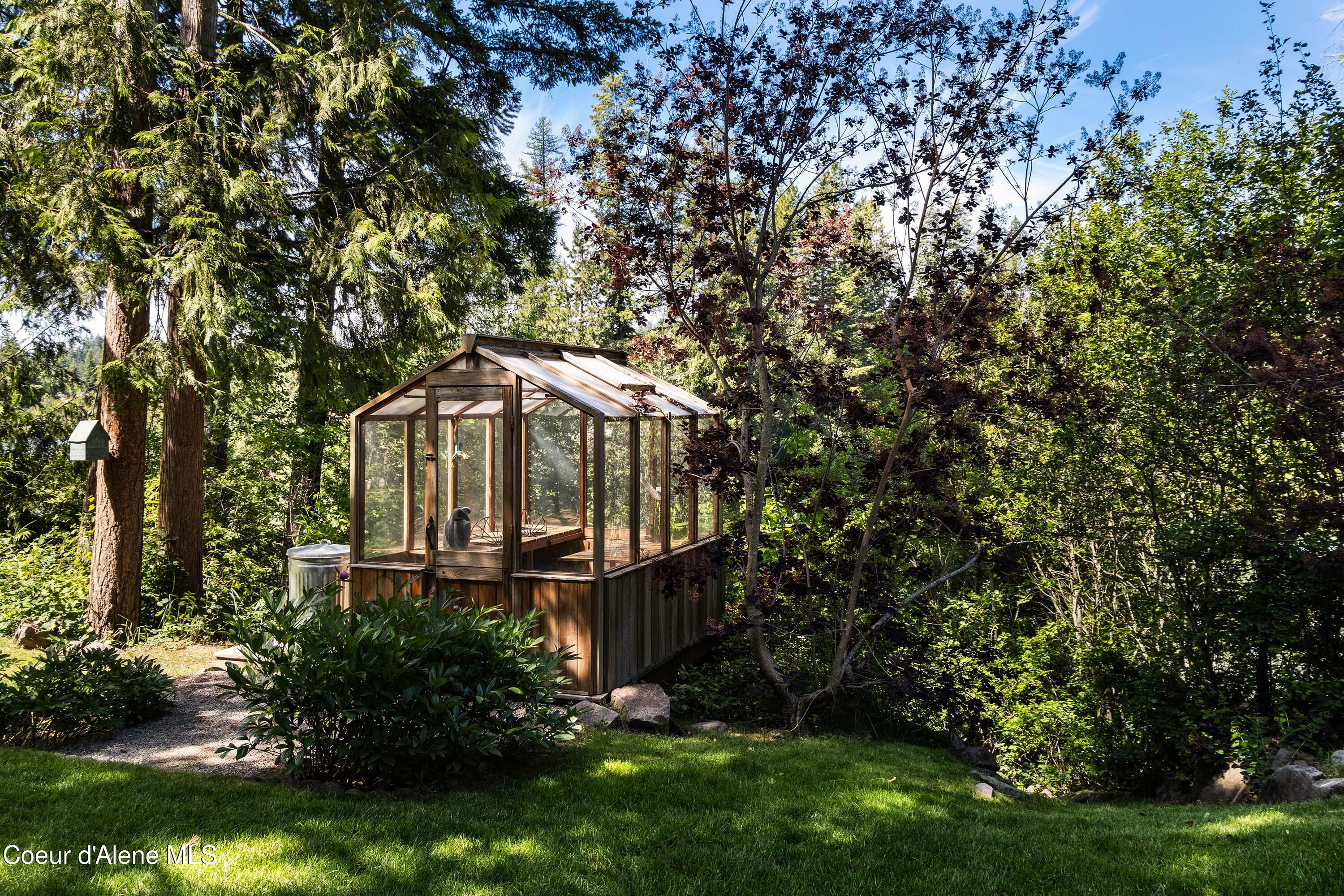 414 Creekside Ln