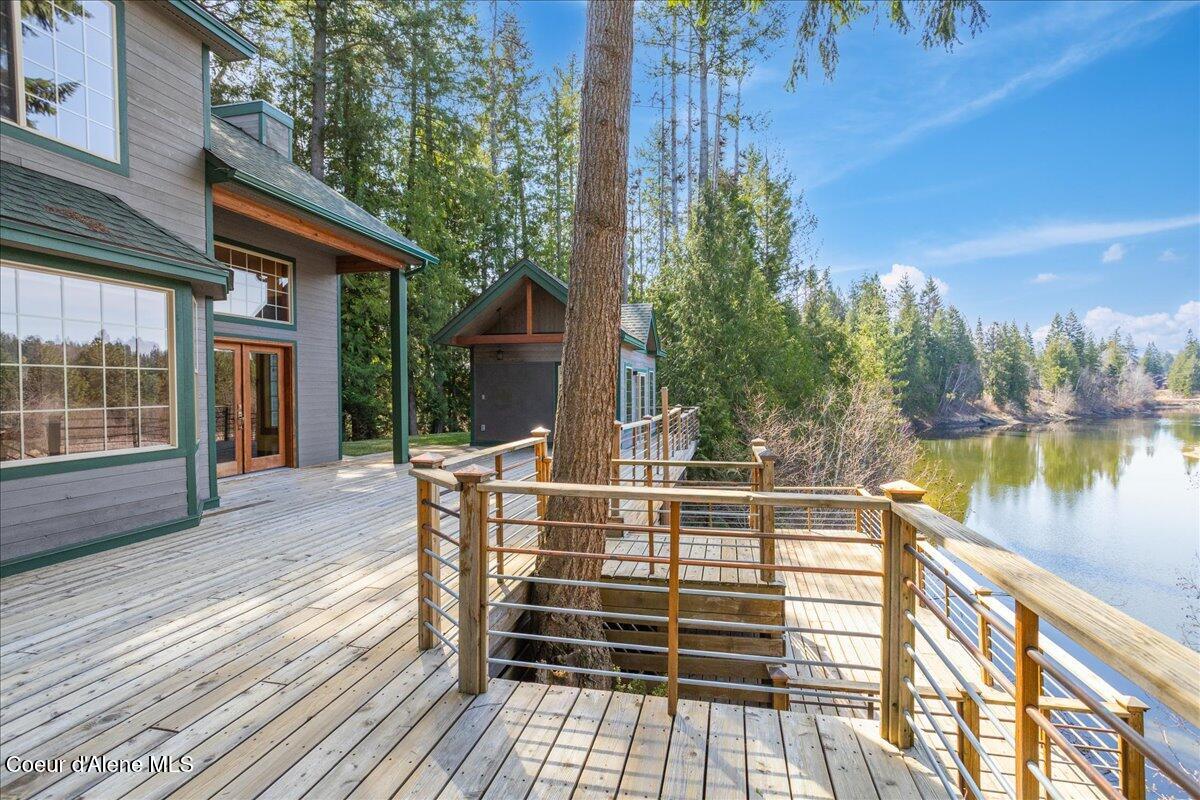 414 Creekside Ln