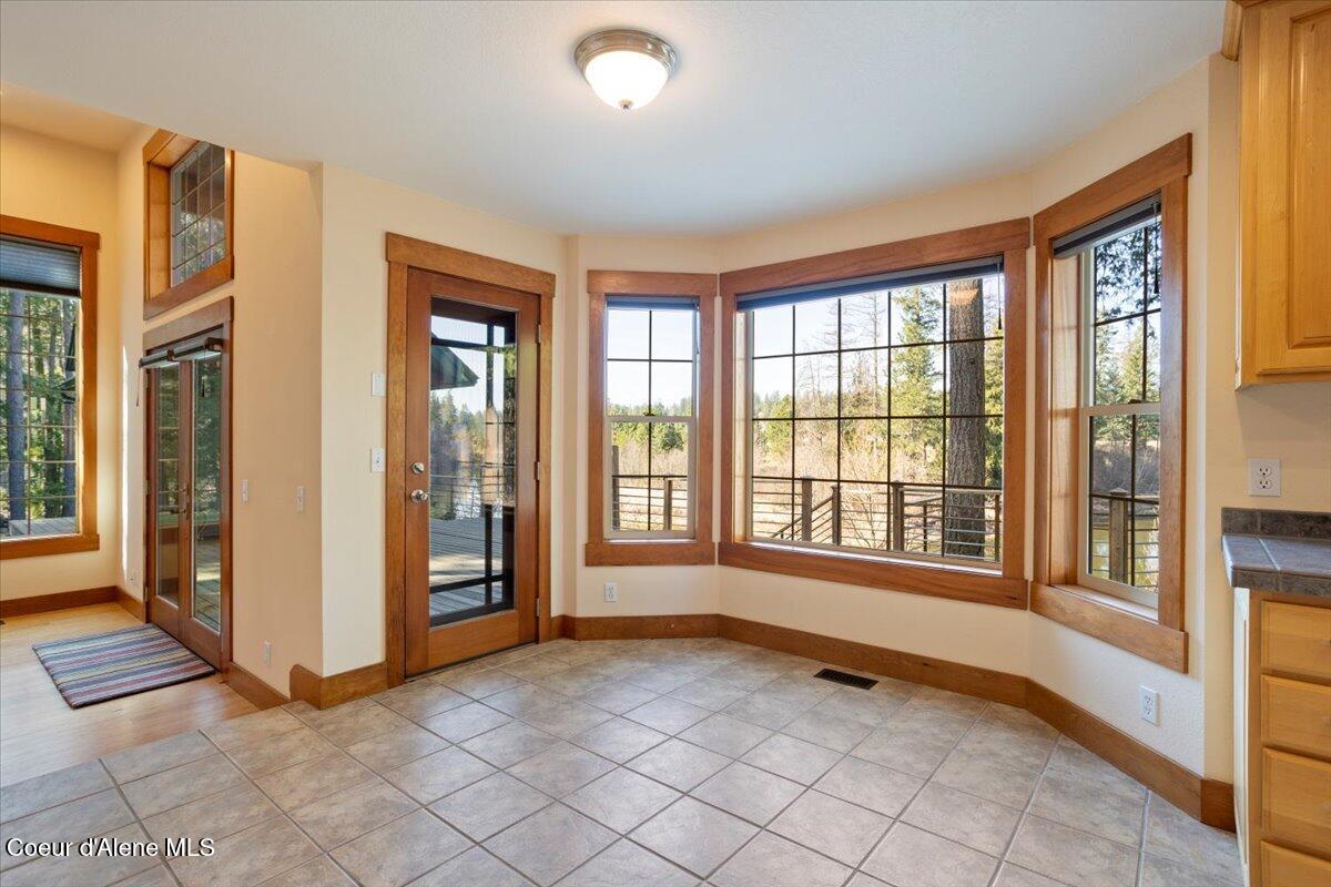 414 Creekside Ln