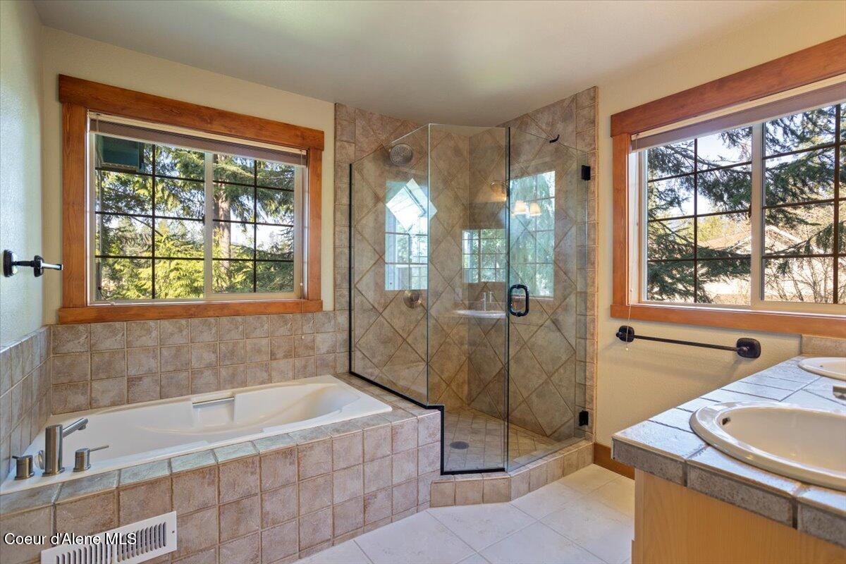 414 Creekside Ln