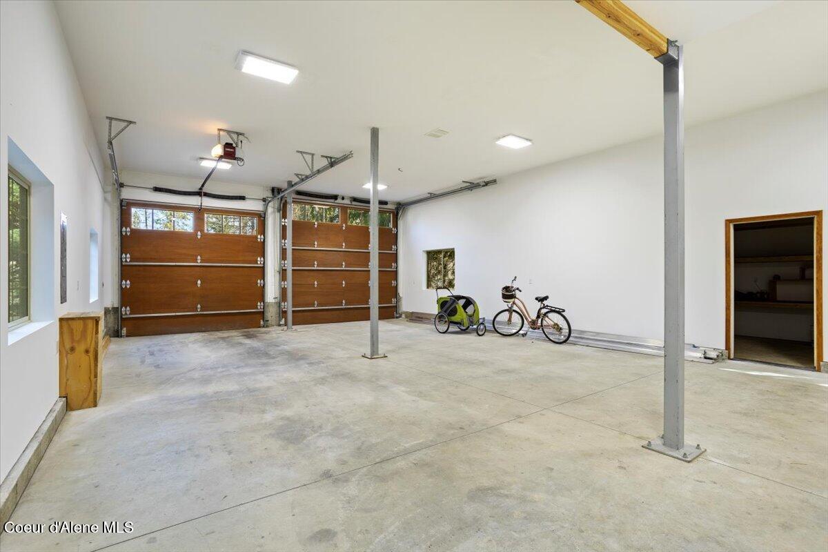 414 Creekside Ln