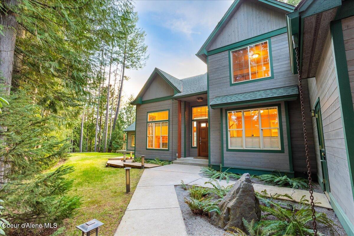 414 Creekside Ln
