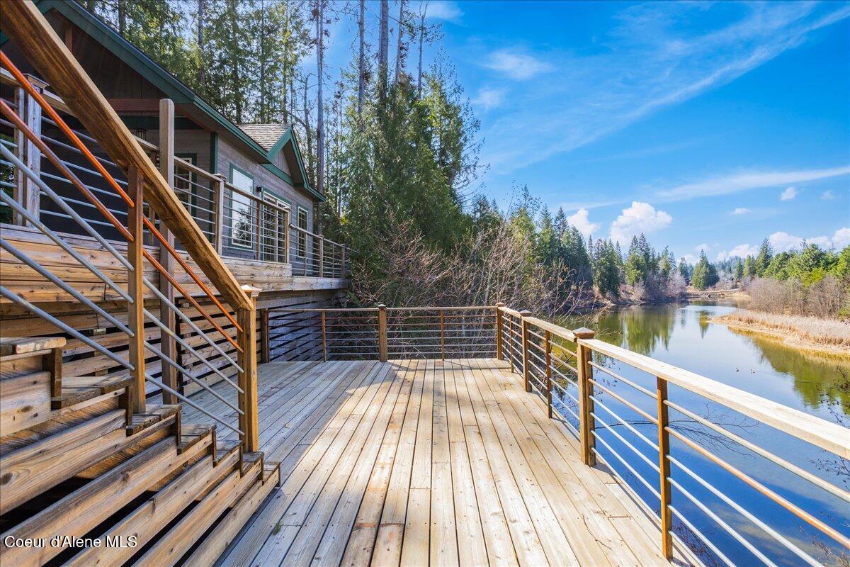 414 Creekside Ln