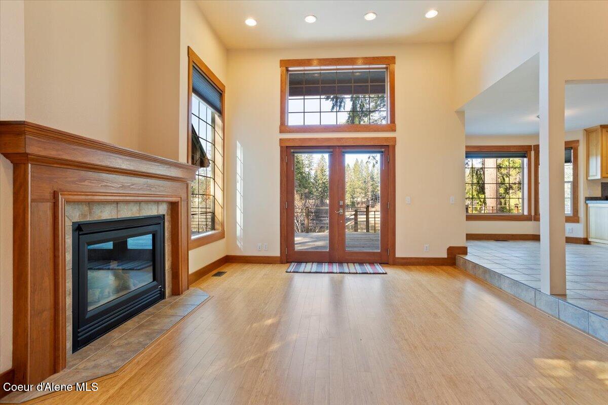 414 Creekside Ln