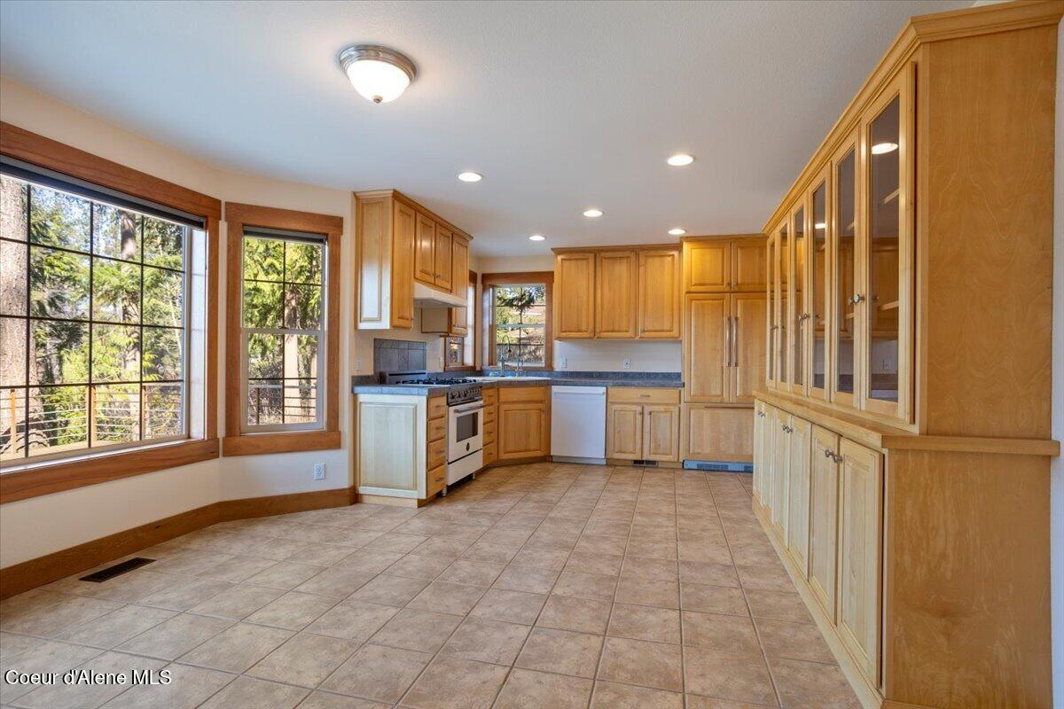 414 Creekside Ln