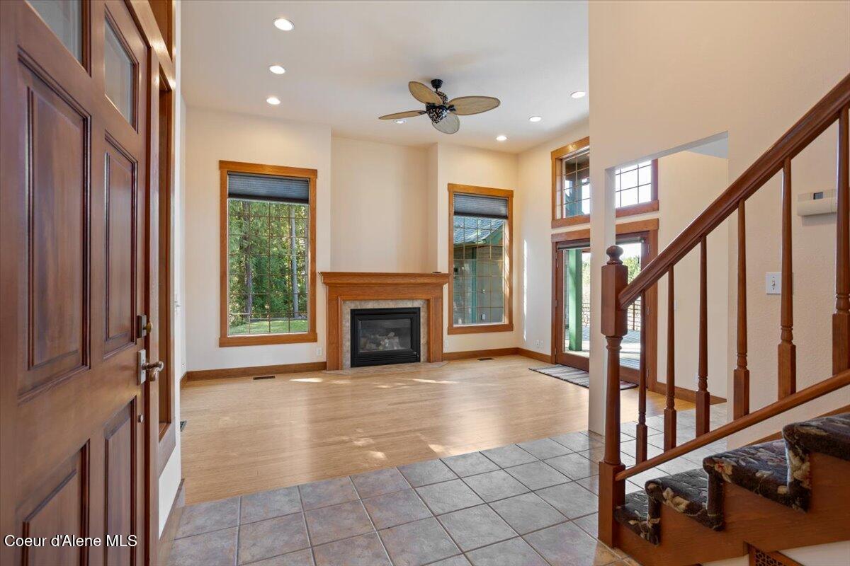 414 Creekside Ln