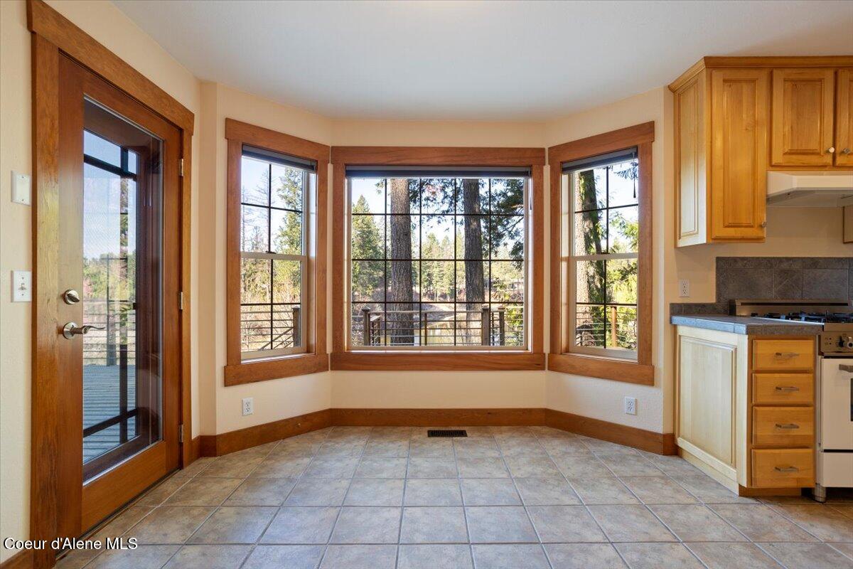 414 Creekside Ln