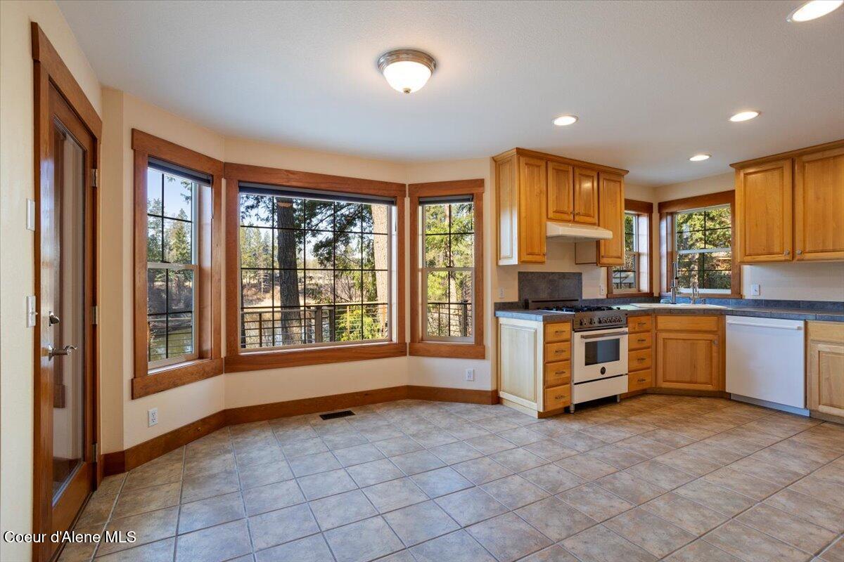 414 Creekside Ln