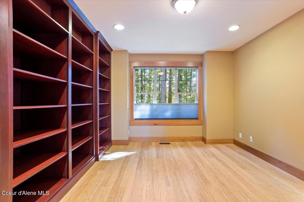 414 Creekside Ln