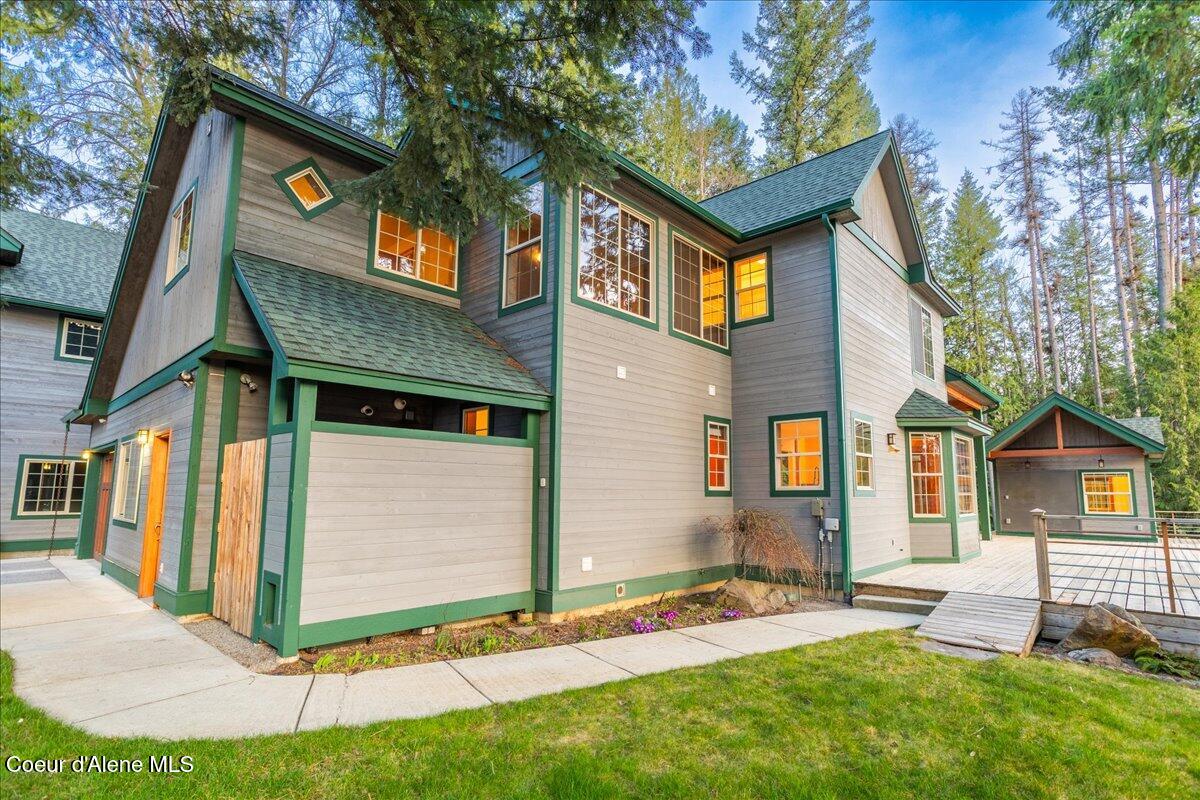 414 Creekside Ln