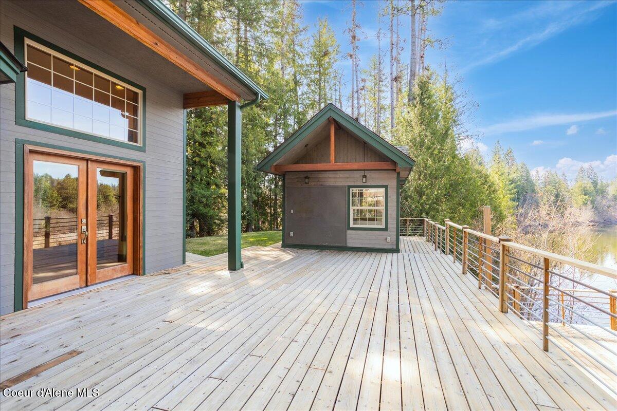 414 Creekside Ln