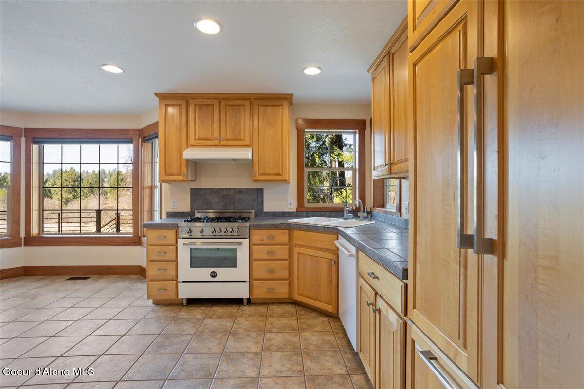 414 Creekside Ln