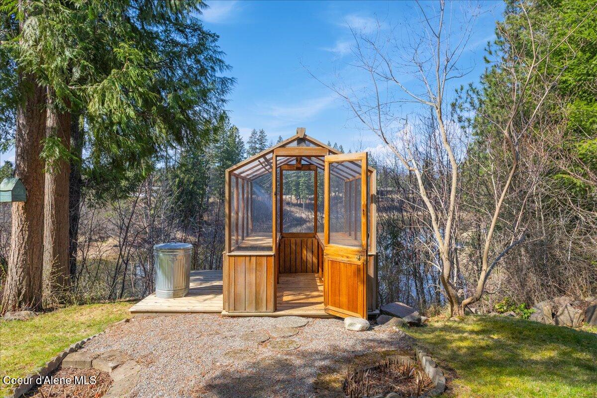 414 Creekside Ln