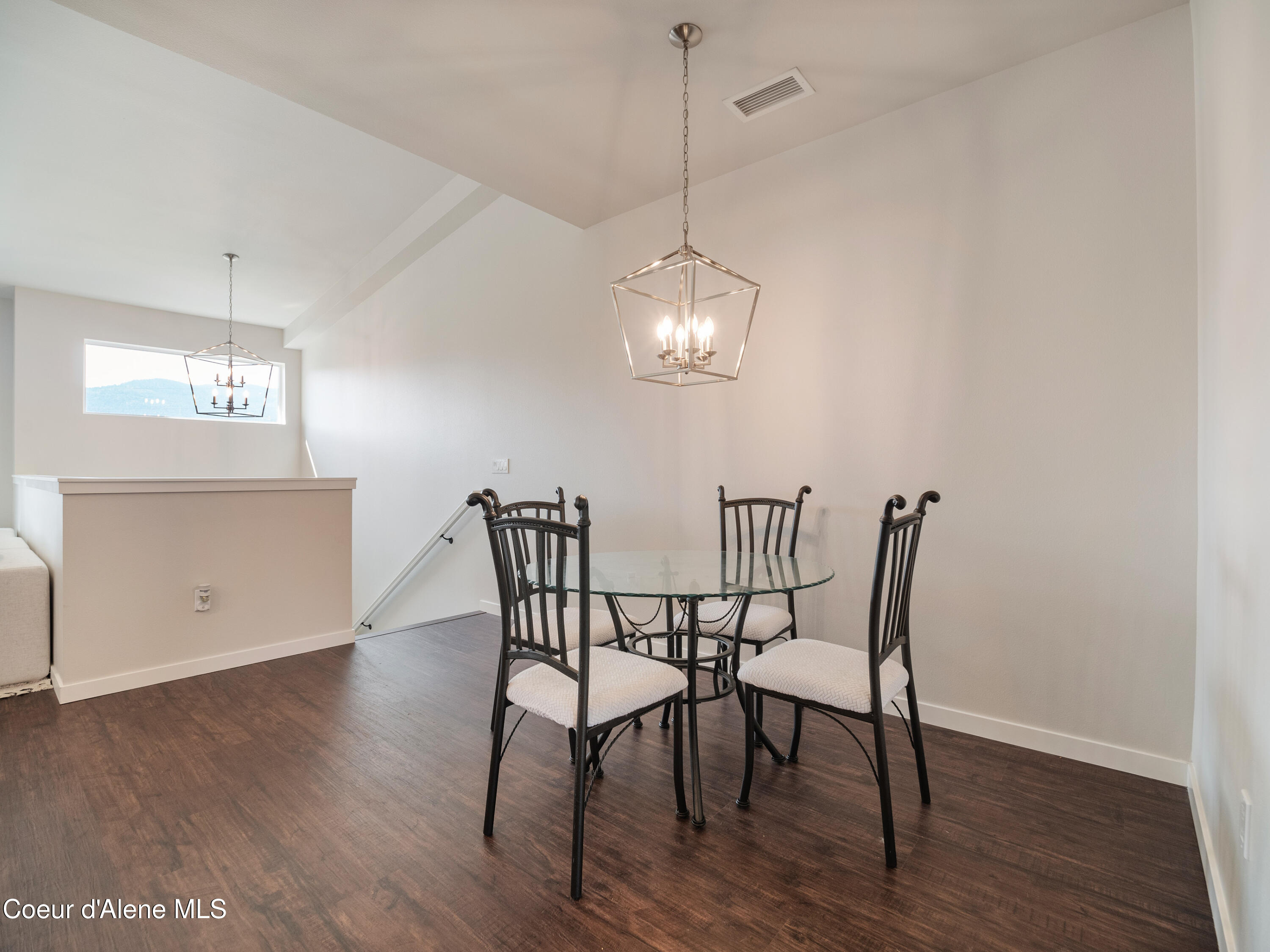 898 E Railroad Avenue