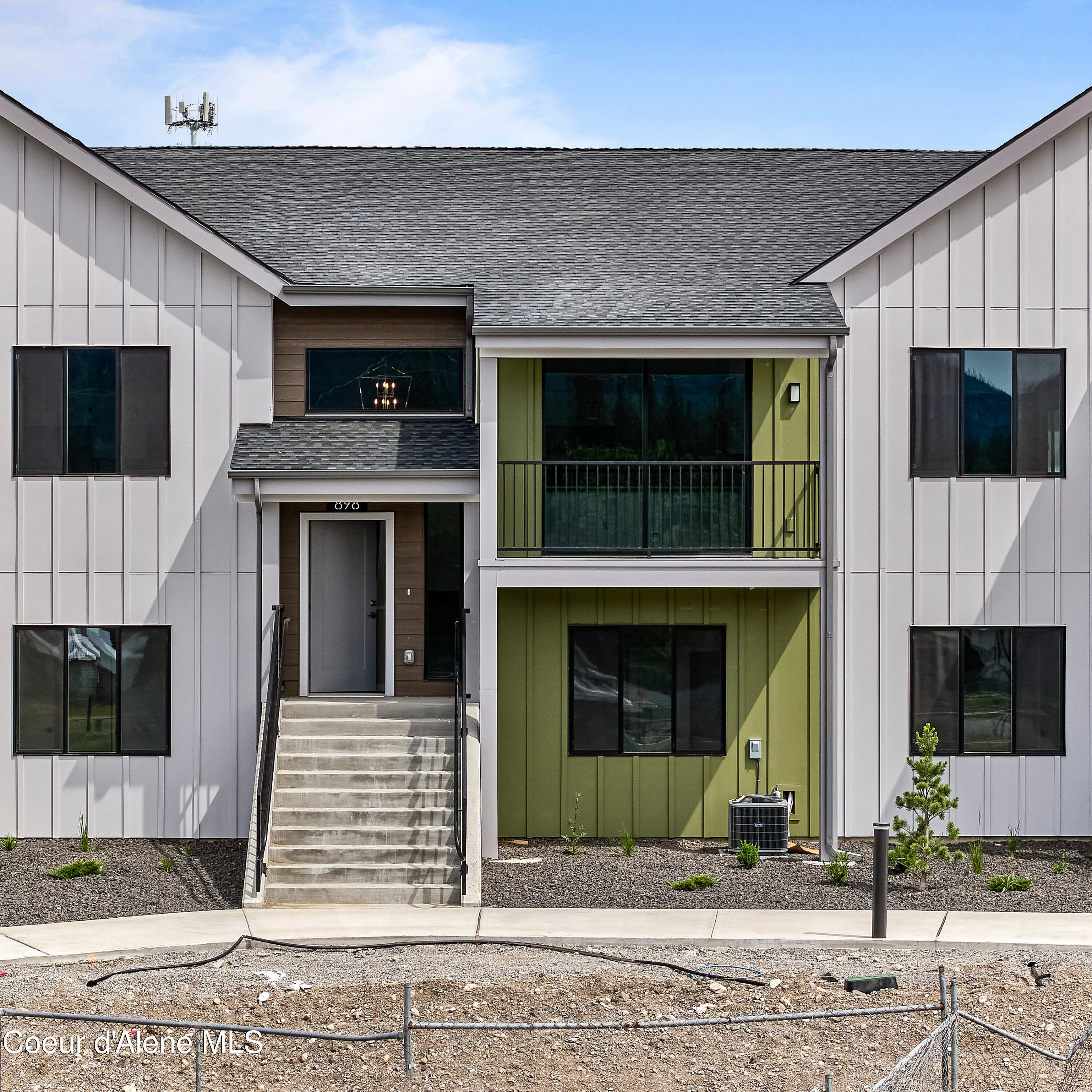 898 E Railroad Avenue