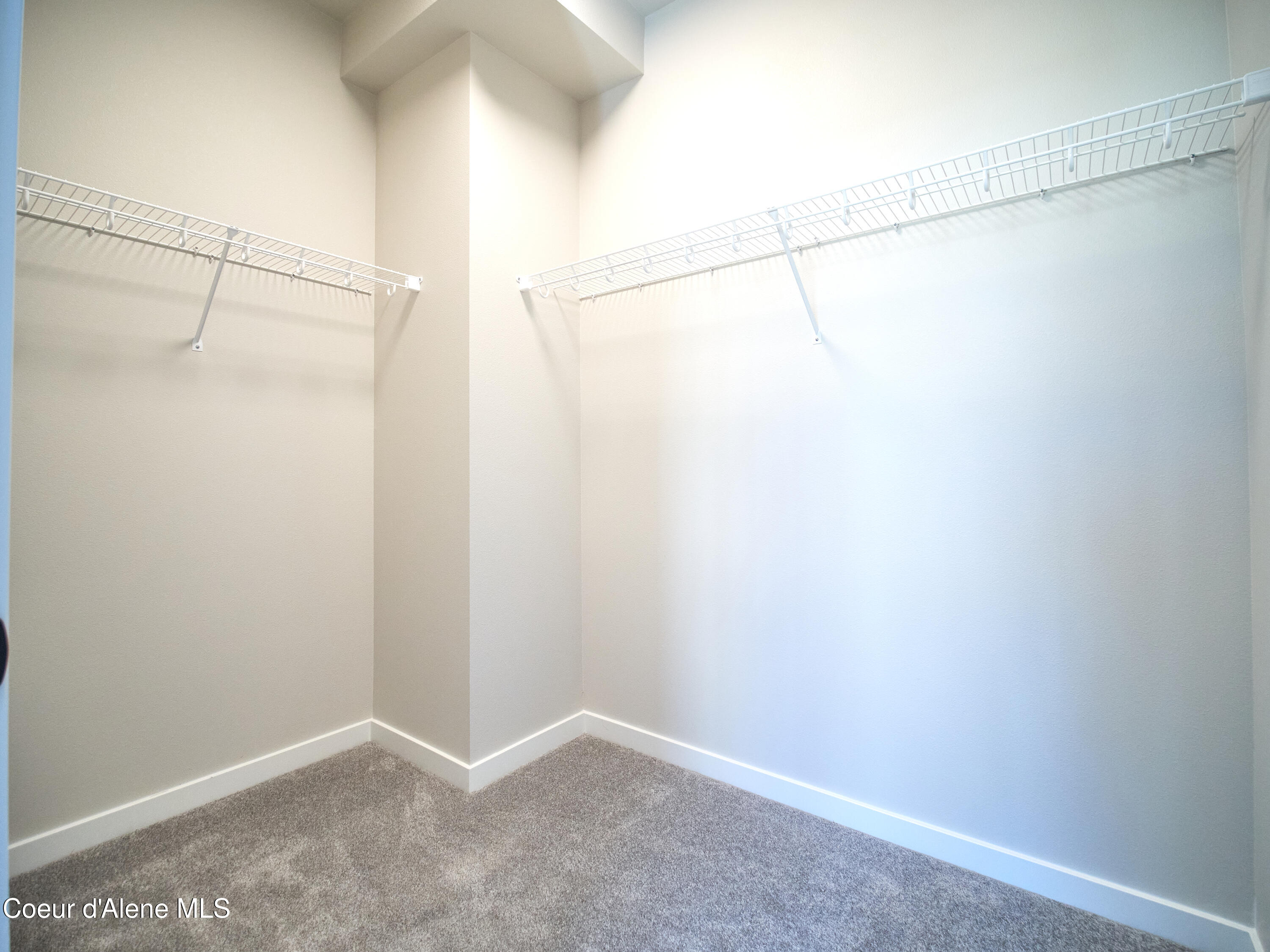 898 E Railroad Avenue
