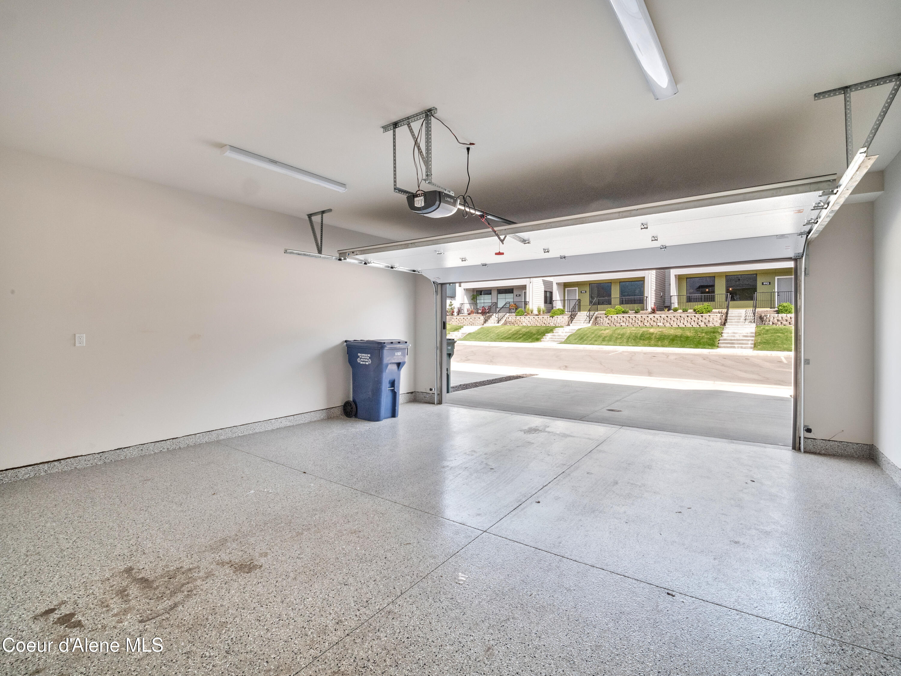 898 E Railroad Avenue
