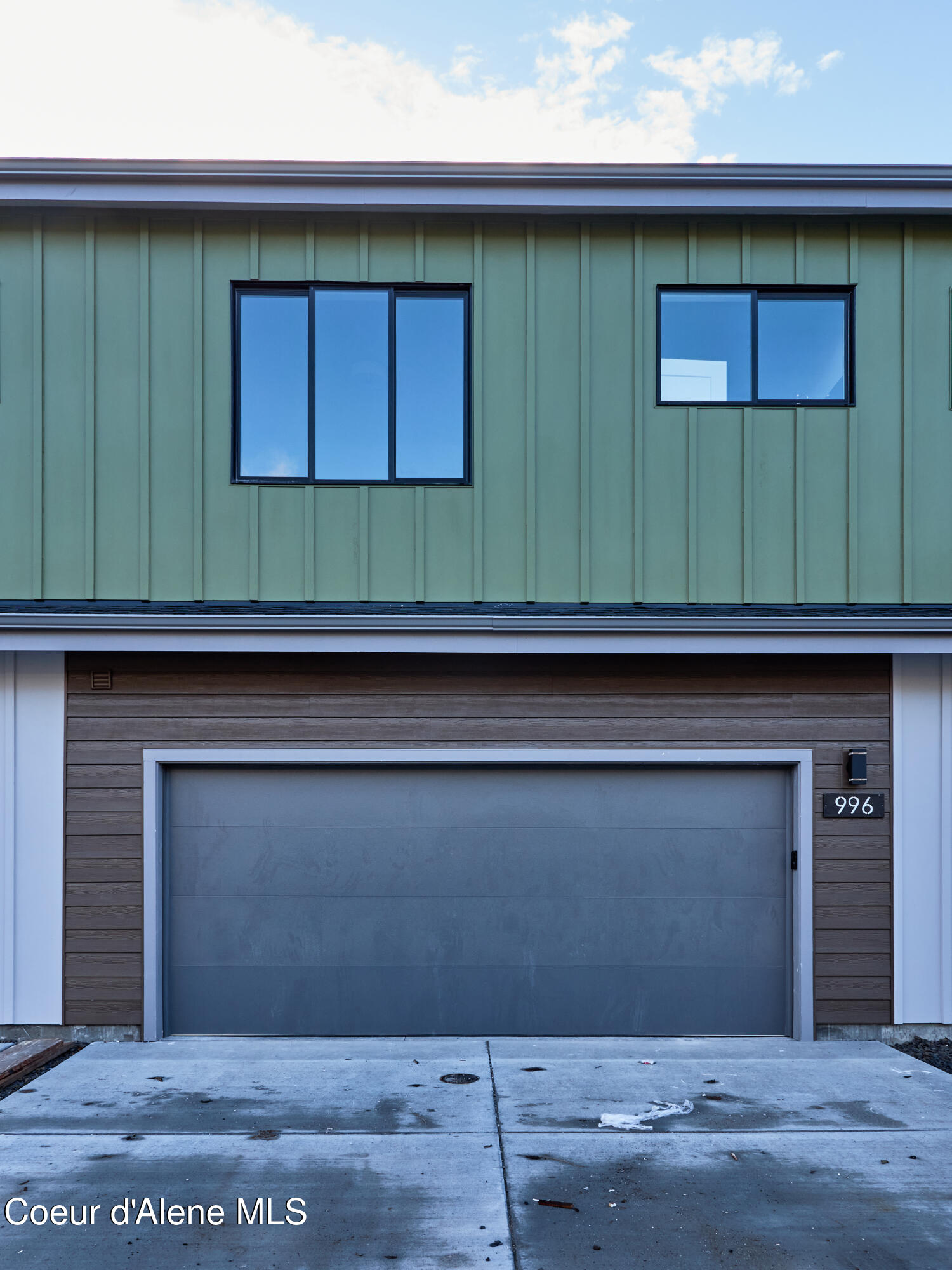 898 E Railroad Avenue