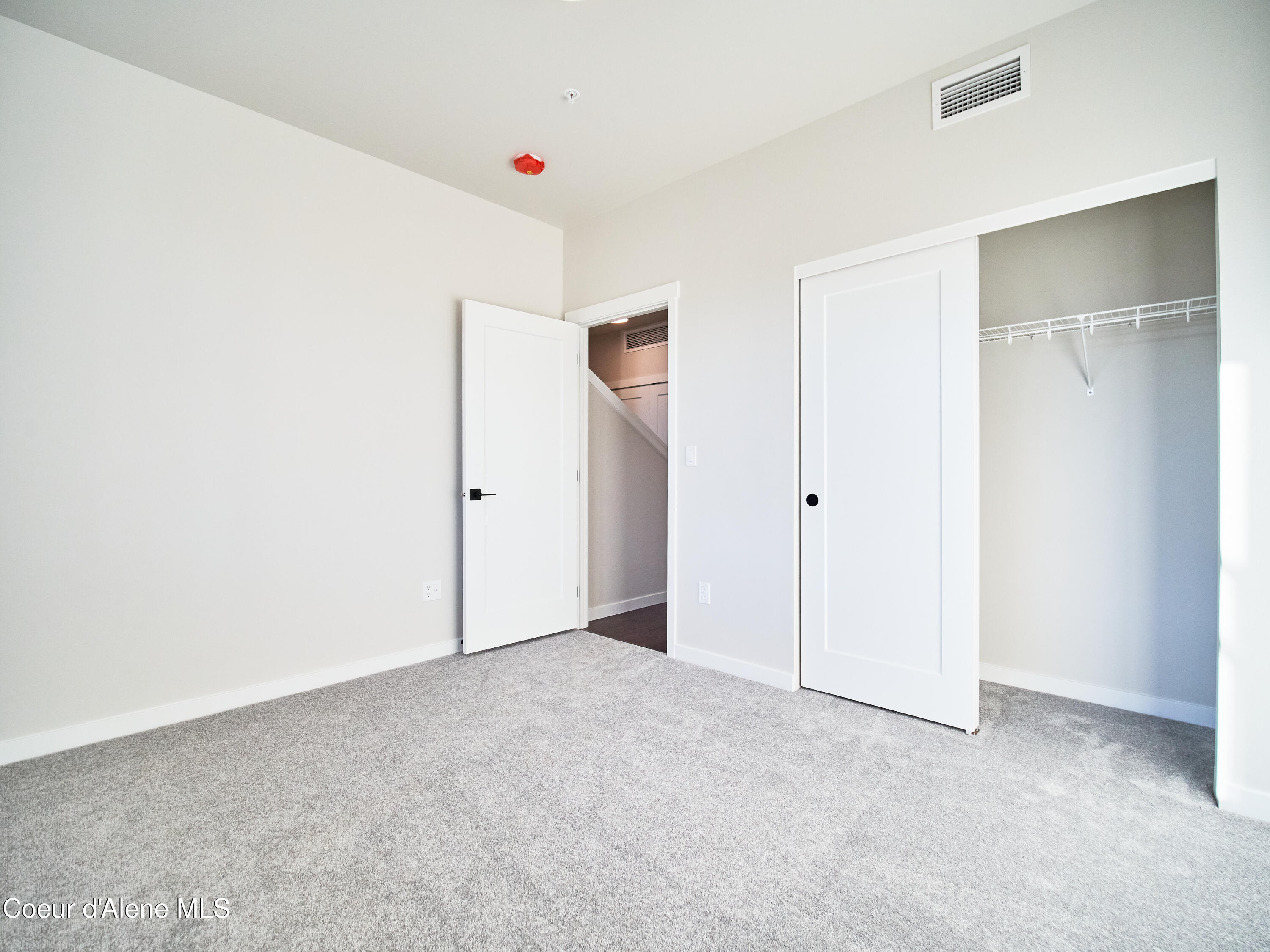 898 E Railroad Avenue