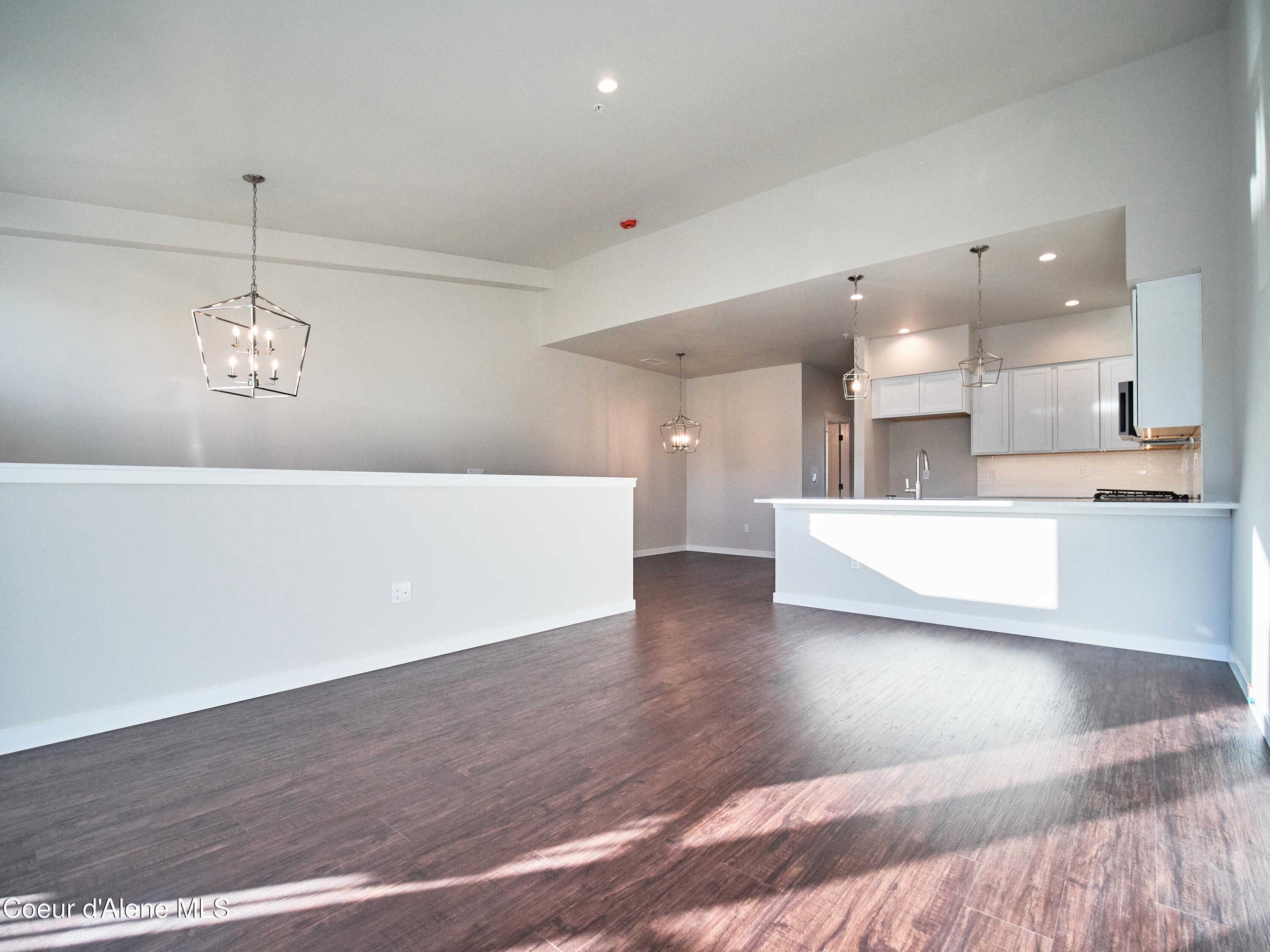 898 E Railroad Avenue