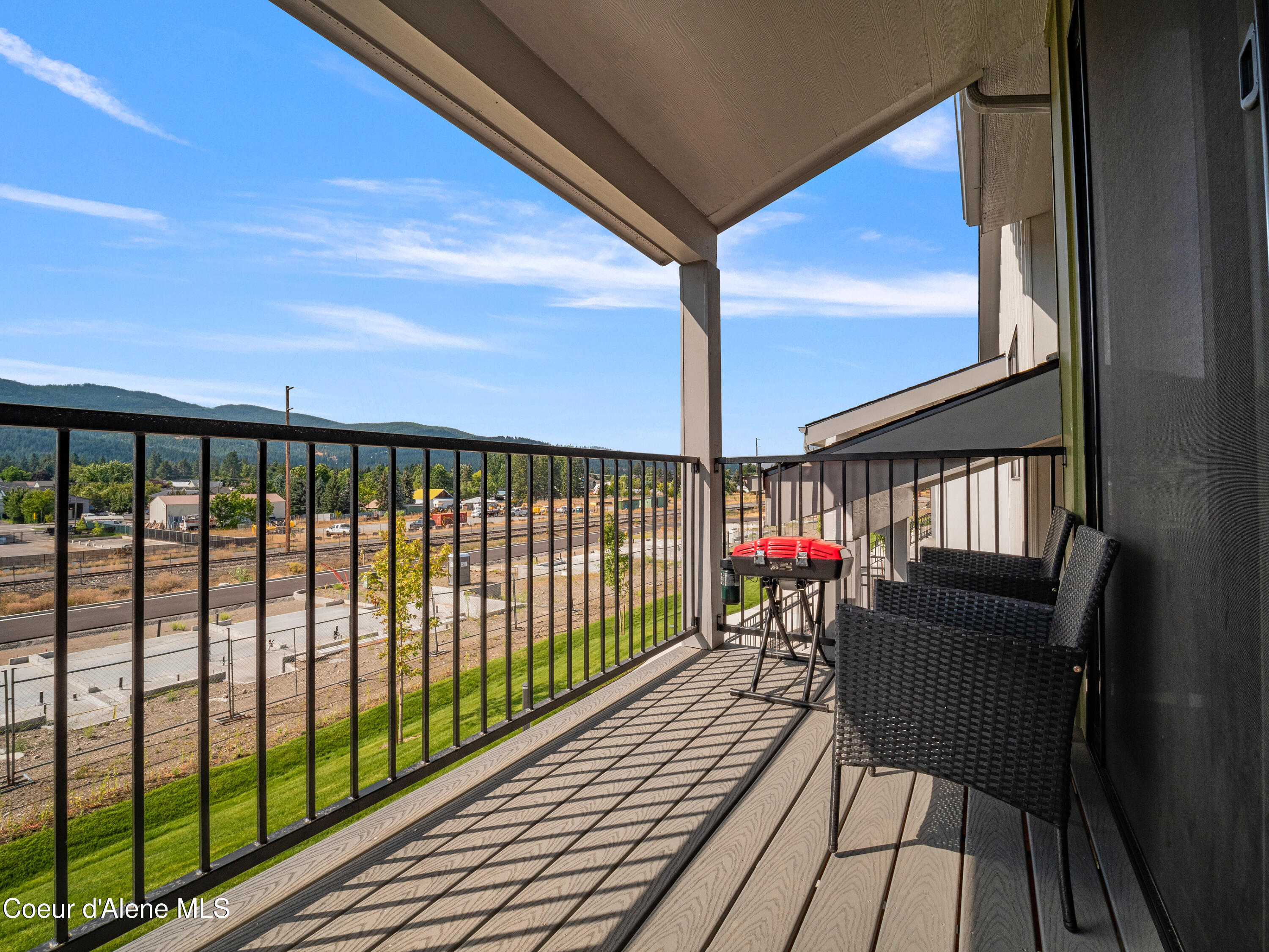 898 E Railroad Avenue