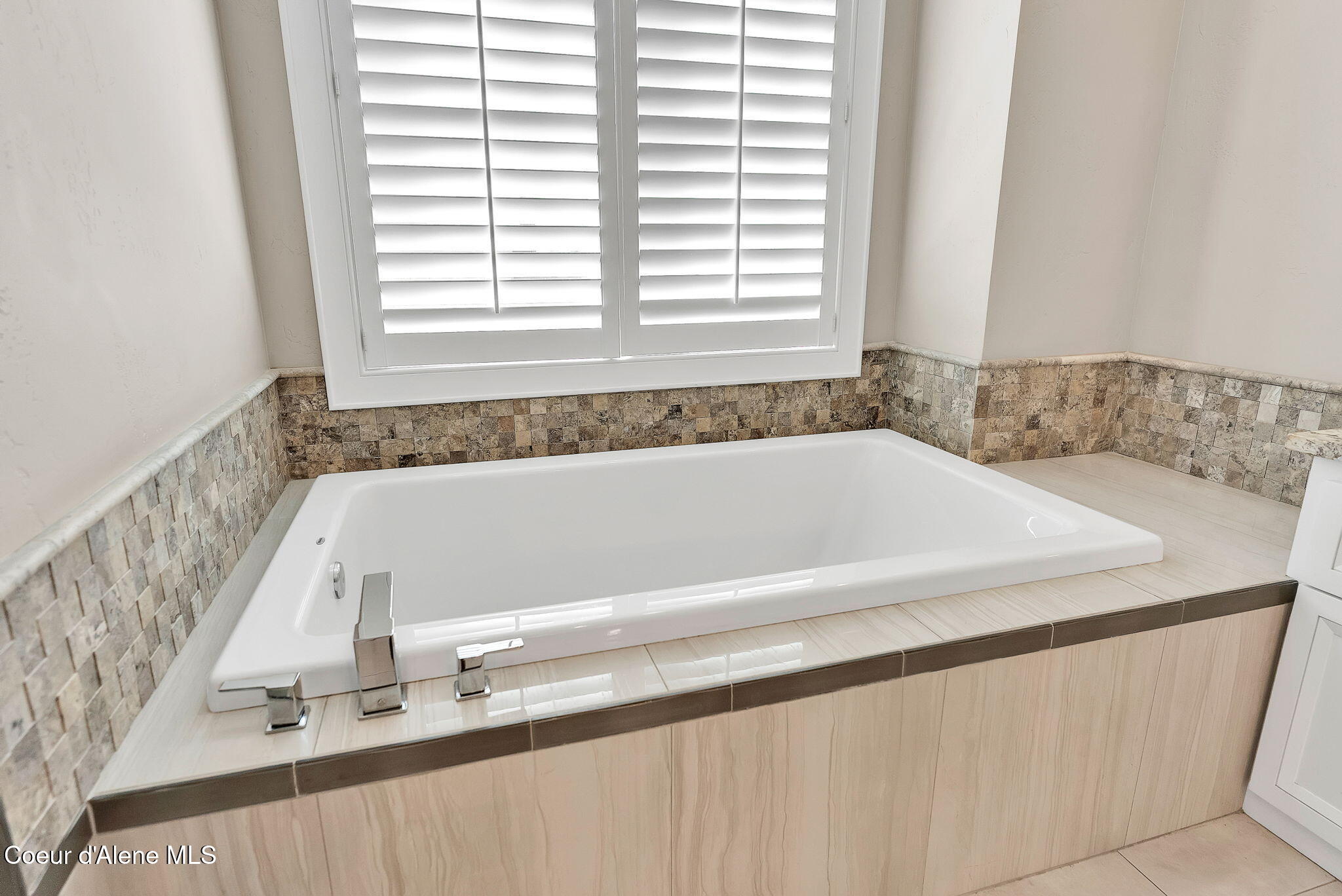 3810 W SHOREVIEW LN, Coeur d'Alene