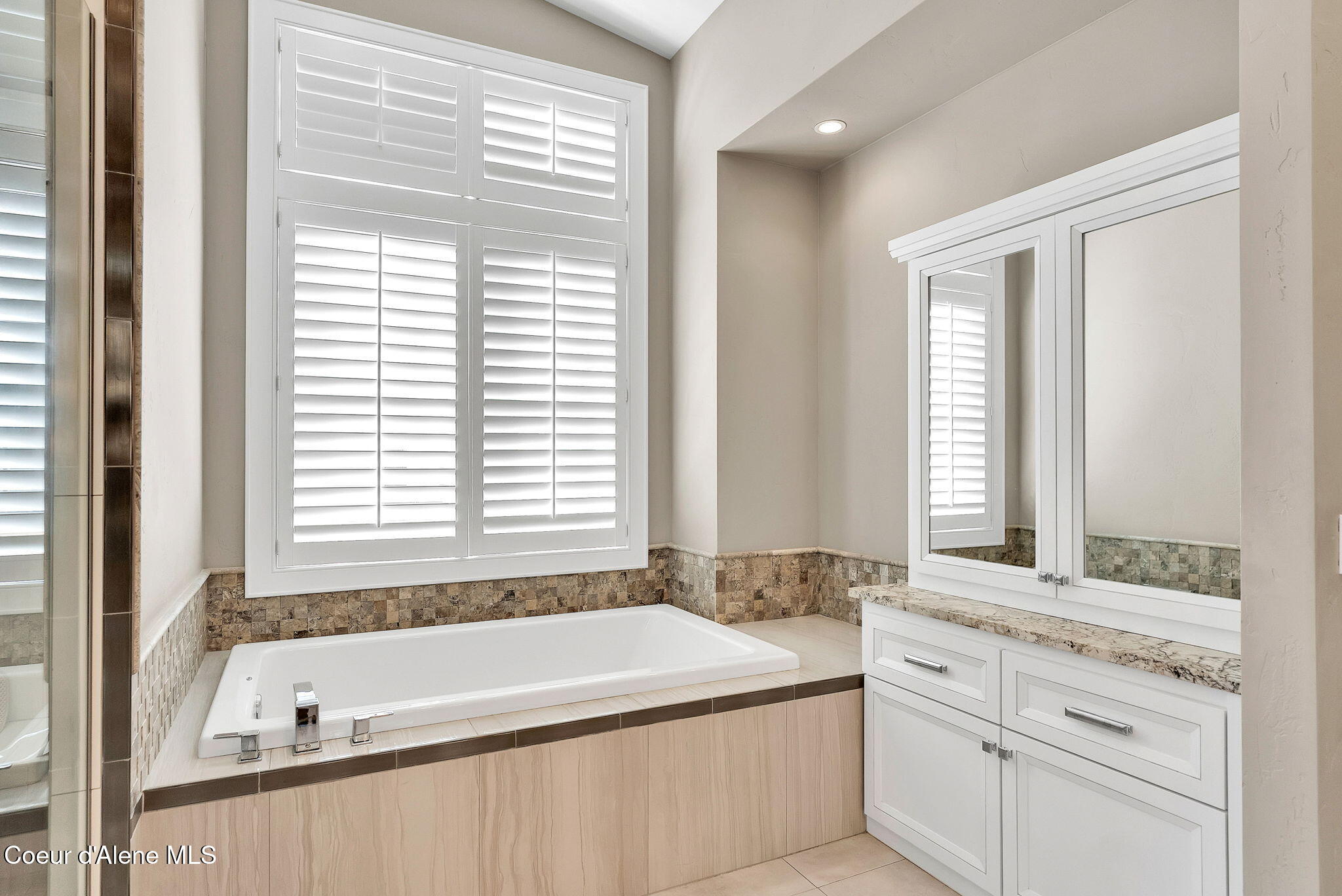 3810 W SHOREVIEW LN, Coeur d'Alene