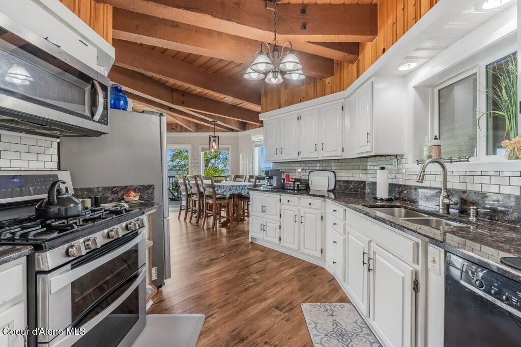 423/431 Lakeshore Dr